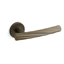 1731R Fusilla deurkruk op rozet rechtswijzend, matbrons