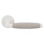 GPF4001.62-H3 Ika XL deurkruk wit/ eiken whitewash haaks met trapezium eindknop op rond rozet