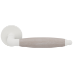 GPF4301.62-H3 Ika XL deurkruk wit/ eiken whitewash gebogen met ronde eindknop op rond rozet